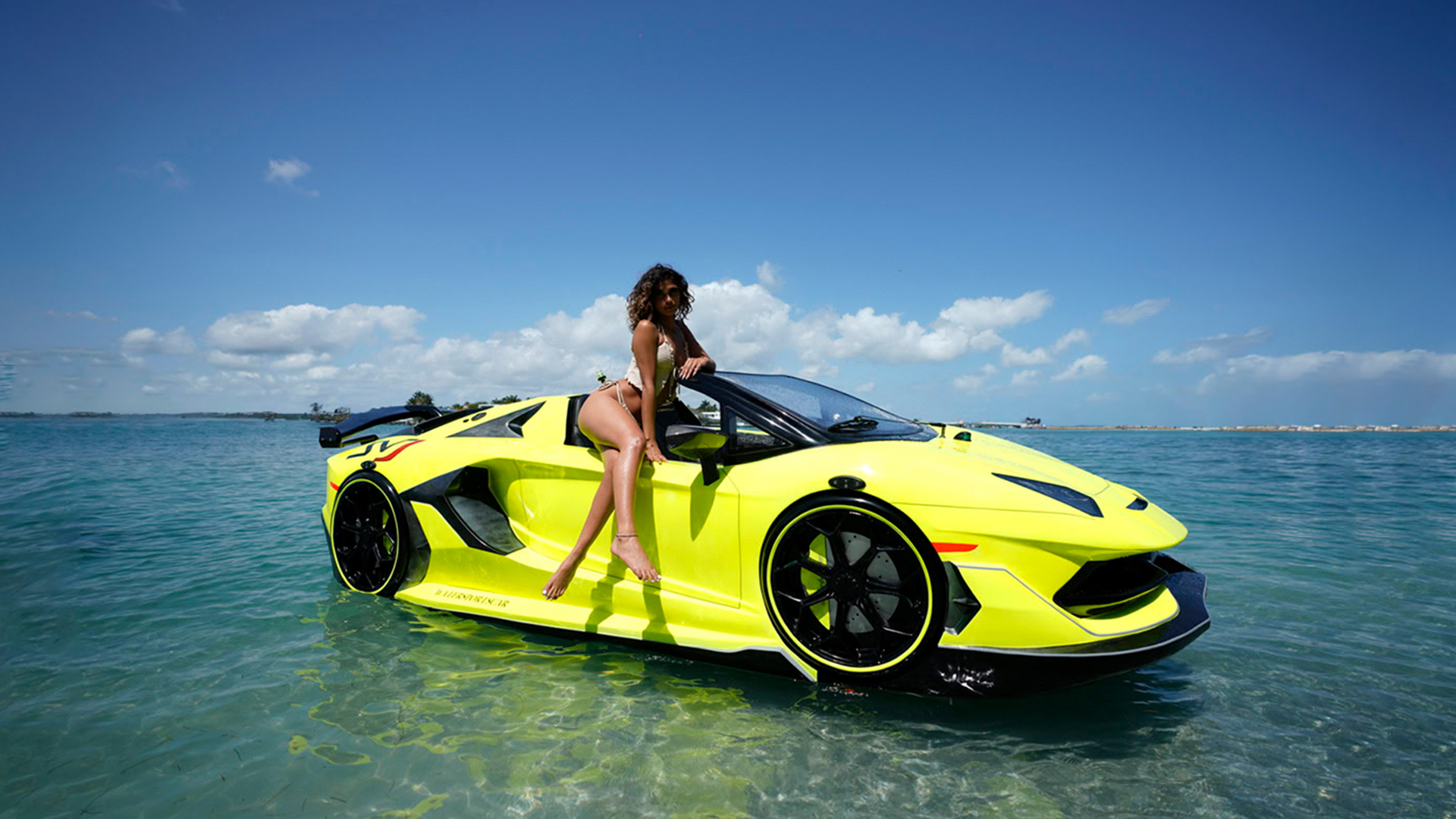 girl enjoying a romantic jet car experience in Dubai